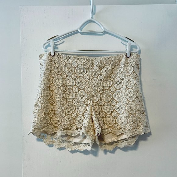 Cream Lace scalloped shorts - Picture 2 of 3